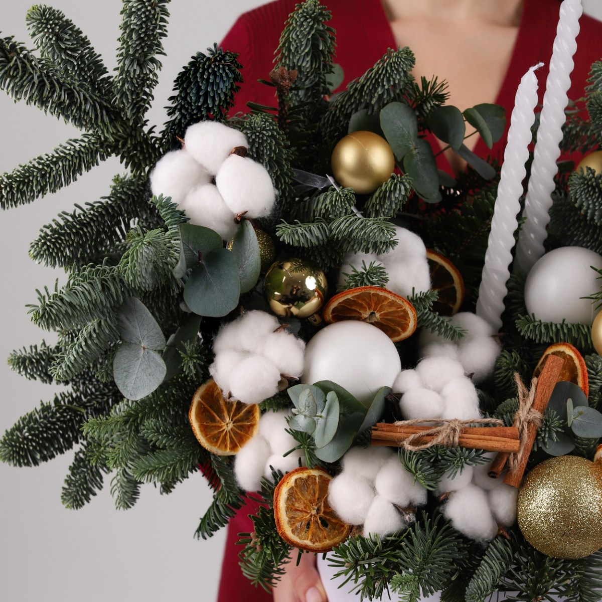 zimnyaya novogodnyaya kompoziciya so svechami 7